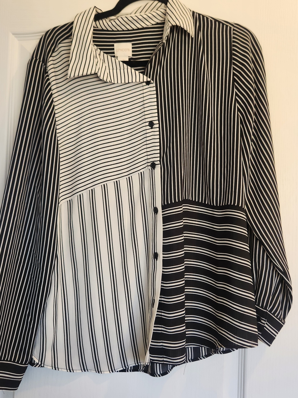 Chico's Black and White Mixed Stripe Button-Up Blouse 2 Large EUC
